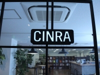 CINRA：個性いろいろな社員みんなが落ち着ける、広々カフェ空間。